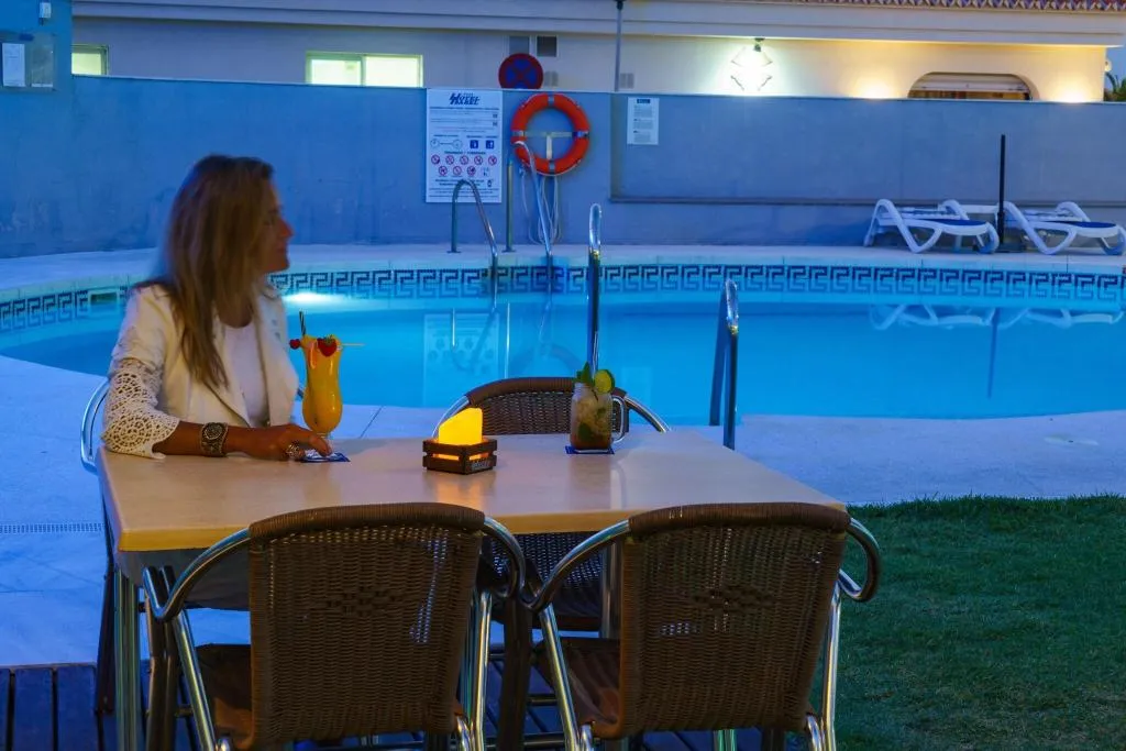 Bar, Isabel, Costa Del Sol