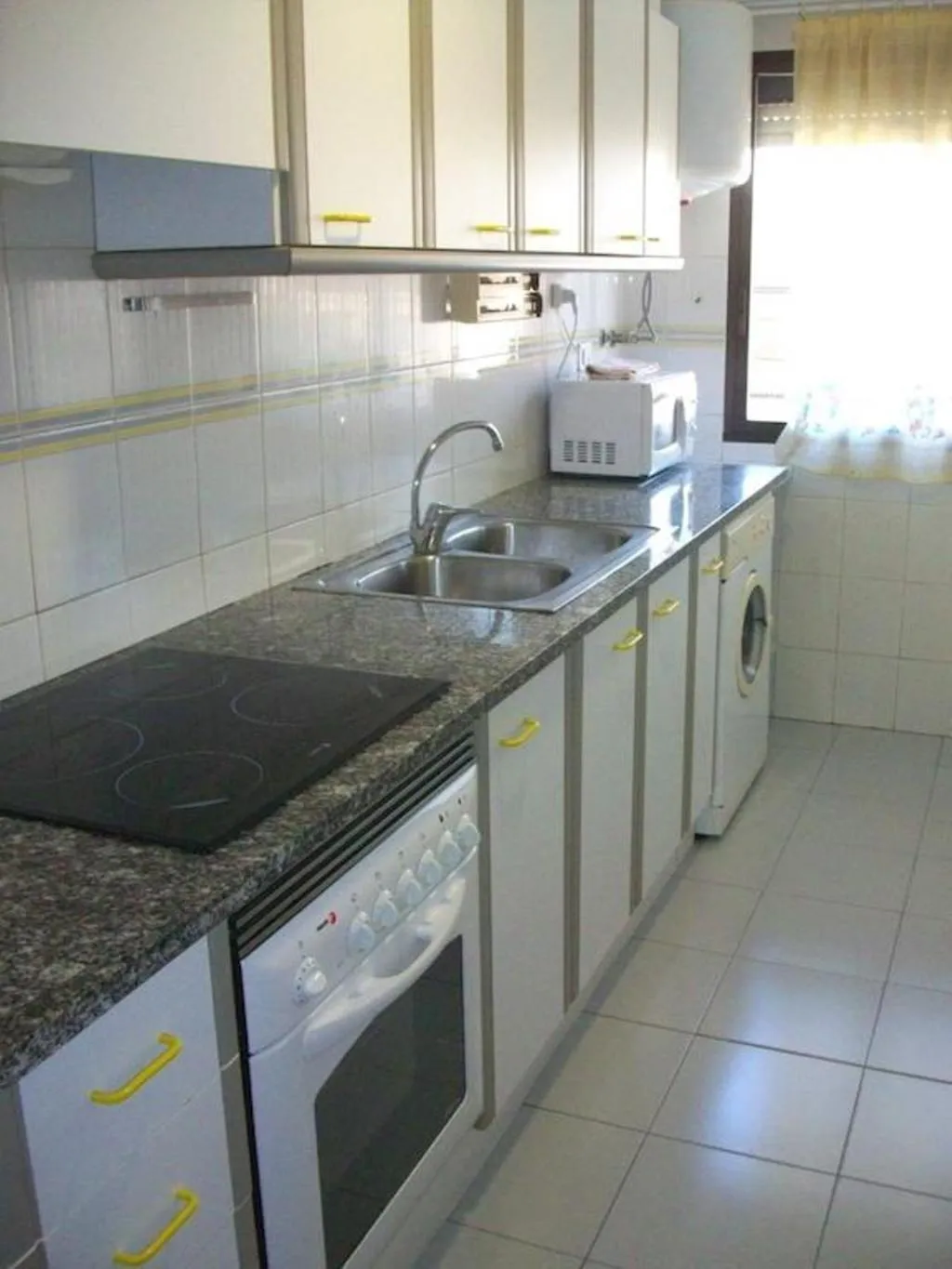 APARTMENT CAPACITY 6 THREE BEDROOM Room, Gardenias-Romas-La Safor o Similar, Valencia
