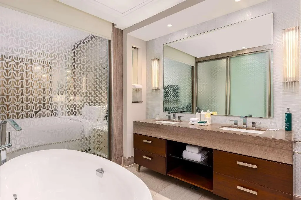 Double or Twin GUEST ROOM Room, Hilton Dubai Al Habtoor City, Dubai
