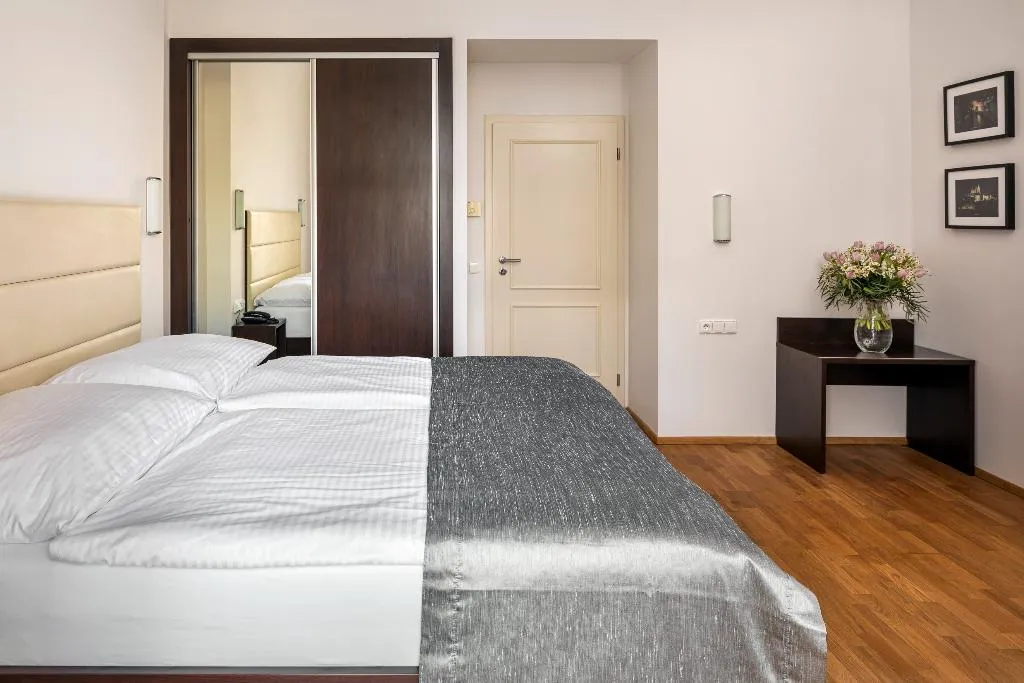 DOUBLE STANDARD Room, Hotel Unique, Prague