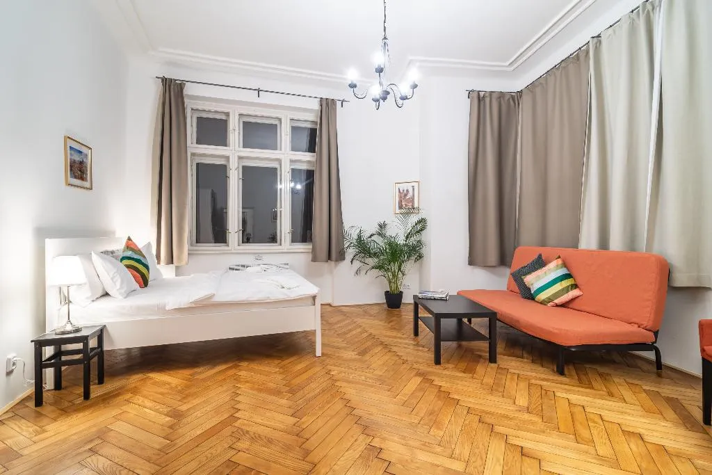 APARTMENT TWO BEDROOMS ONE BATHROOM Room, Royal Road Residence, Prague