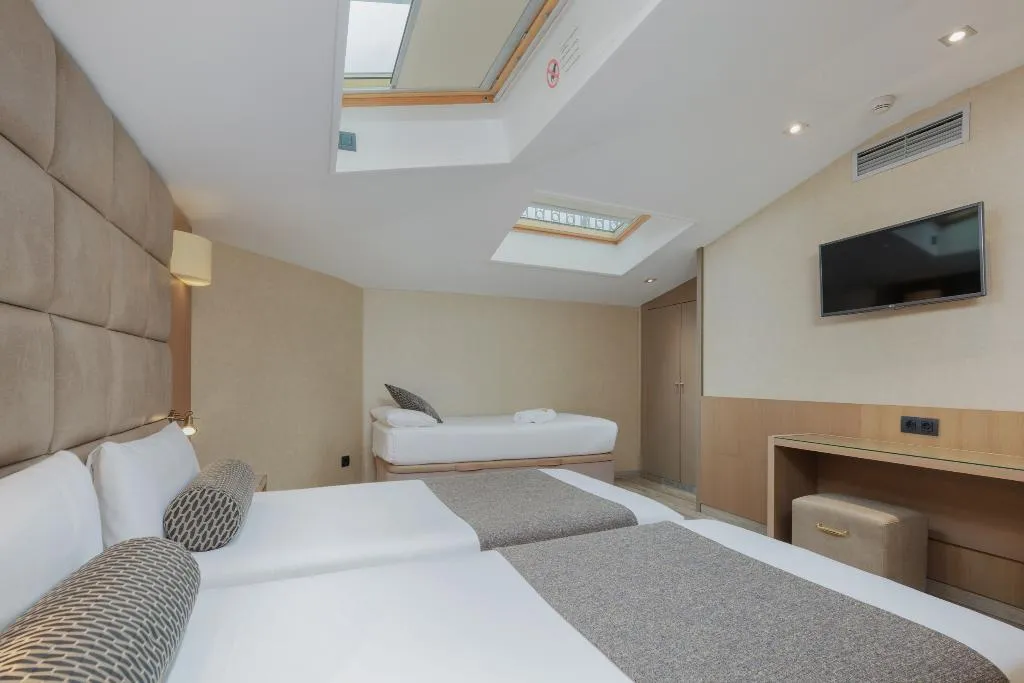 TRIPLE STANDARD Room, Suizo, Barcelona