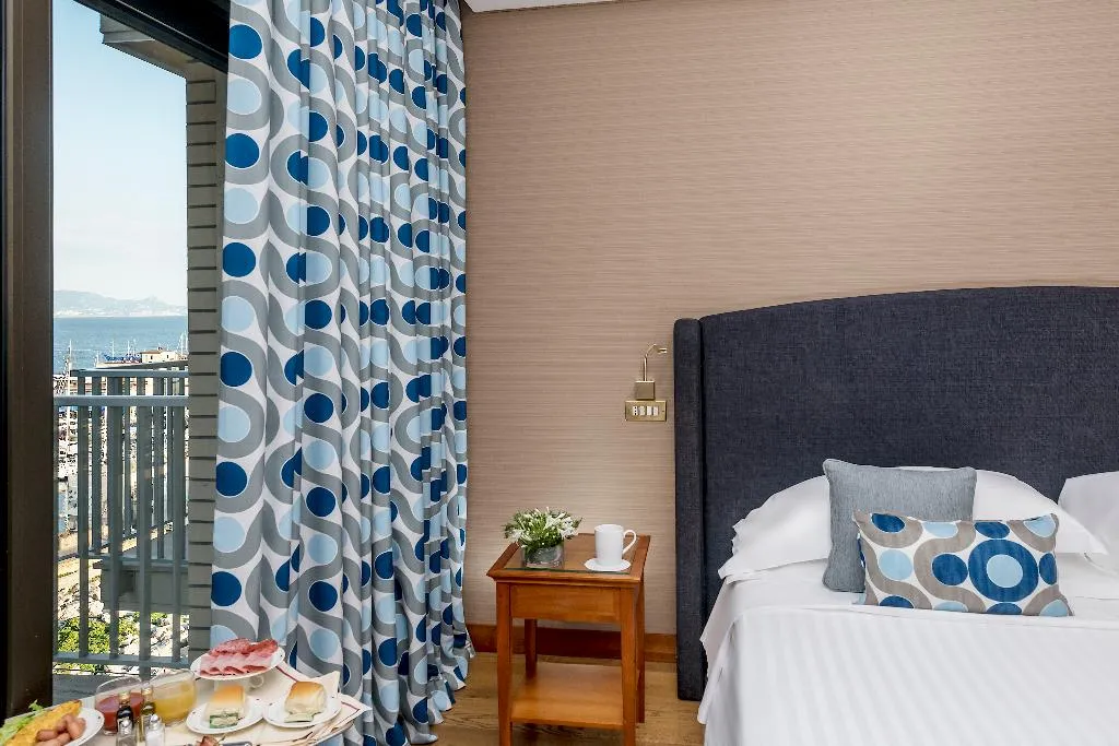 Double or Twin PARTIAL SEA VIEW Room, Royal Continental, Naples