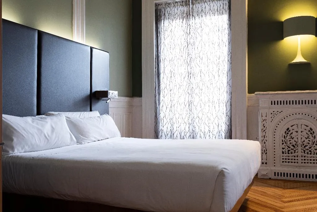 DOUBLE CAPACITY 4 ONE BEDROOM Room, Petit Palace Lealtad Plaza, Madrid