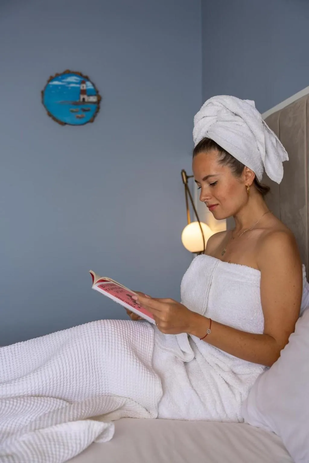 Room, Un Amor Hotel, Dalaman