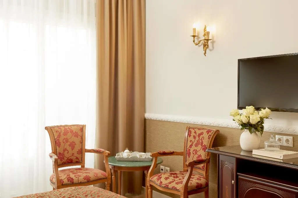 FAMILY ROOM TWO BEDROOMS TWO BATHROOMS Room, Grand Hotel Palace Thessaloniki, Halkidiki