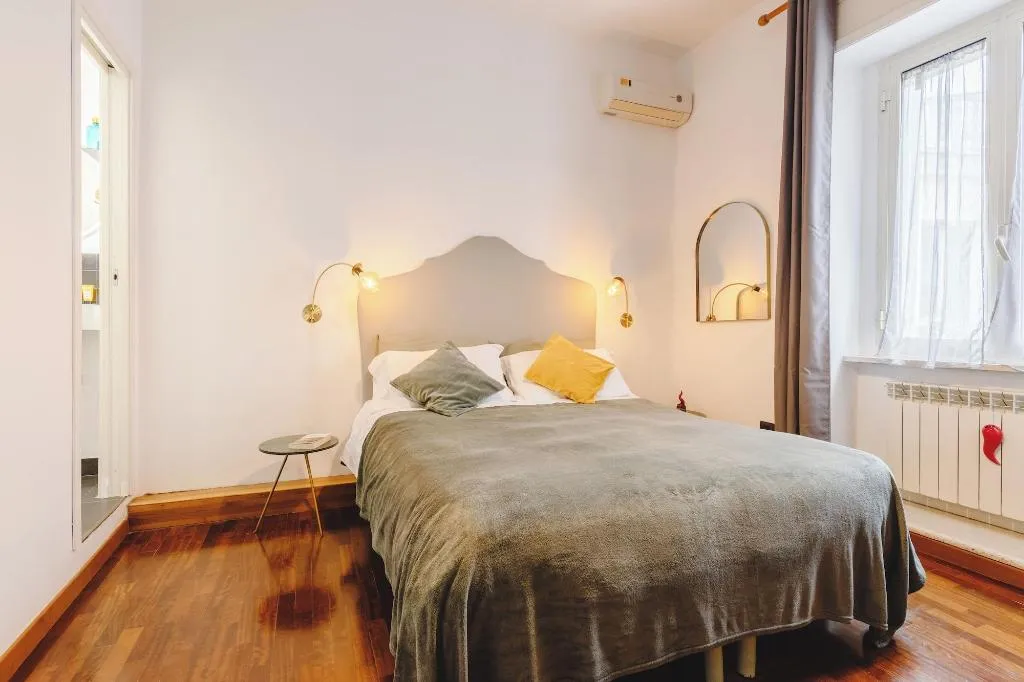 Room, Napolicentro Mare, Naples
