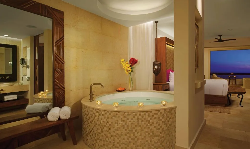 JUNIOR SUITE CLUB OCEAN FRONT Room, Secrets Akumal Riviera Maya, Cancun Area