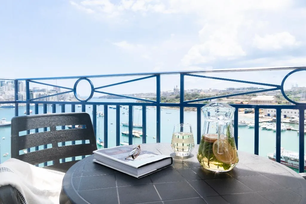 SUITE DELUXE SEA VIEW Room, The Waterfront Hotel, Malta