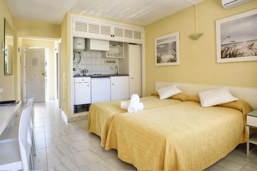 Room, Naika Studios & Apartments, Majorca