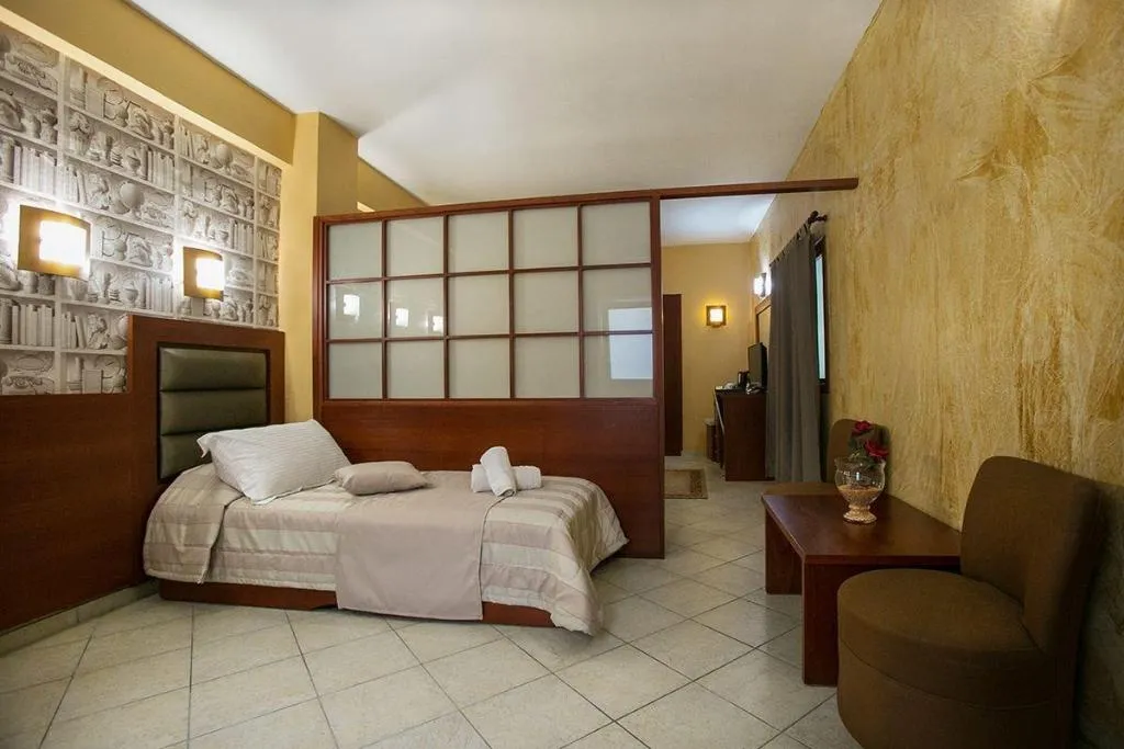 SUITE CAPACITY 4 Room, City Life Port Hotel, Crete