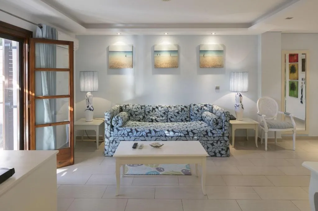 Room, Magic, Skiathos