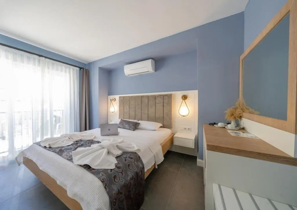 Room, Un Amor Hotel, Dalaman