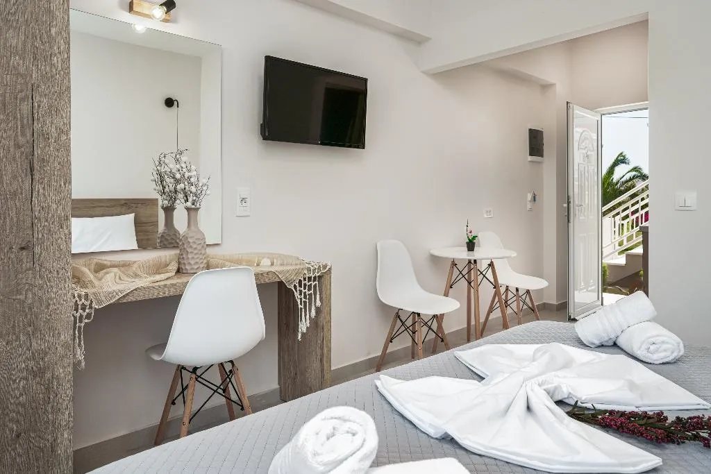 STUDIO DELUXE Room, Antonis Apartments Pool Bar, Zante