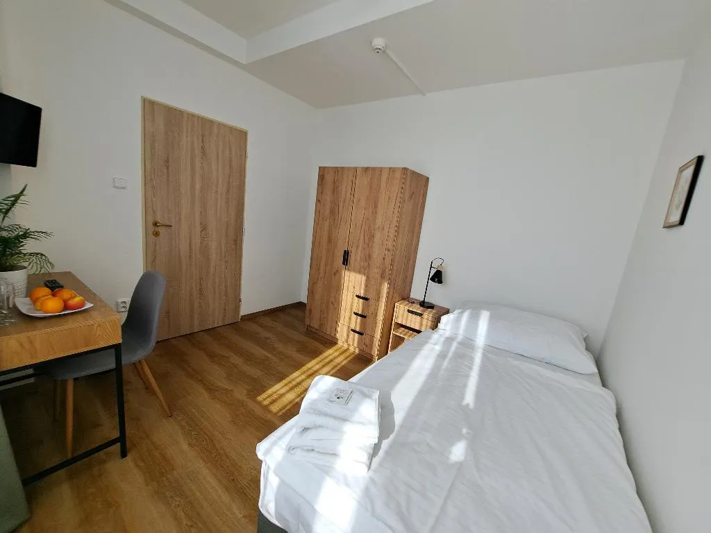 SINGLE ONE BEDROOM ONE BATHROOM Room, Legie, Prague
