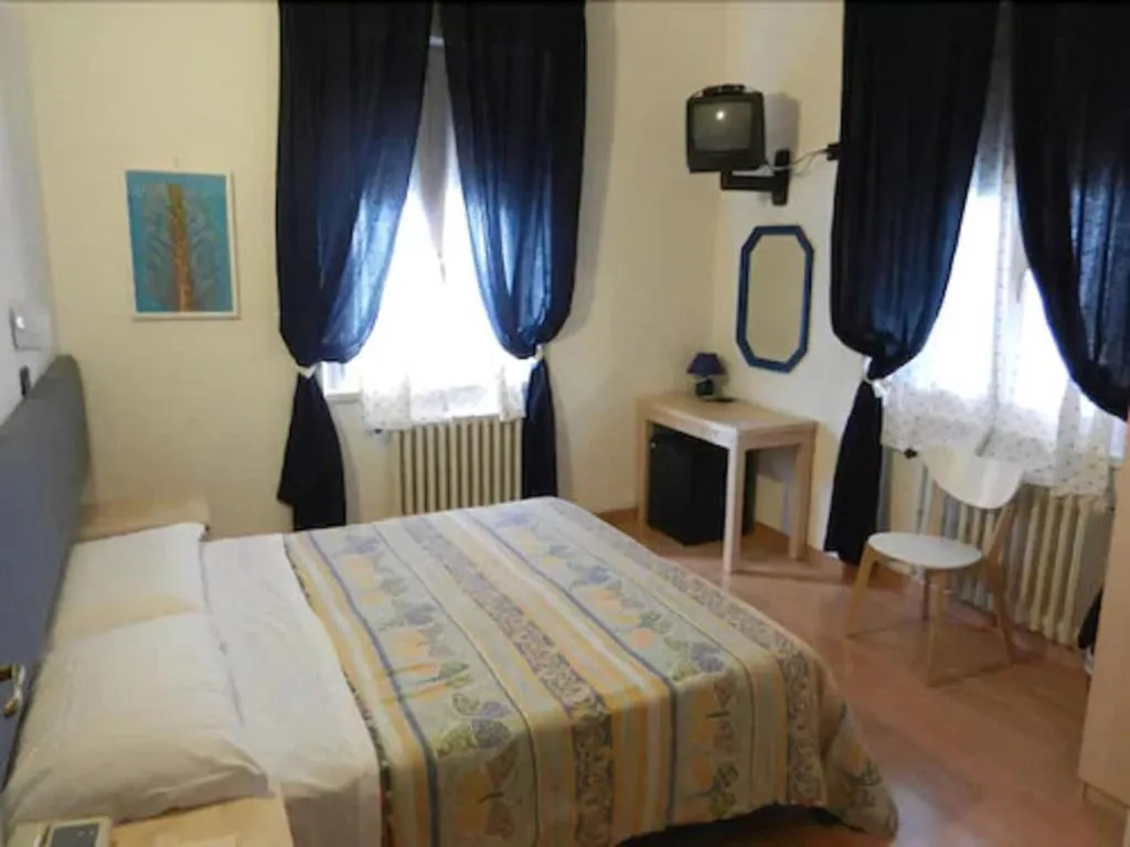 Room, Hotel Paradiso, Perugia