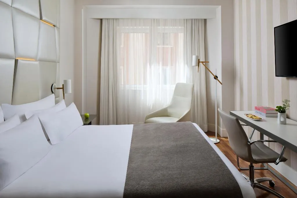 DOUBLE SUPERIOR Room, NH Collection Madrid Colón, Madrid