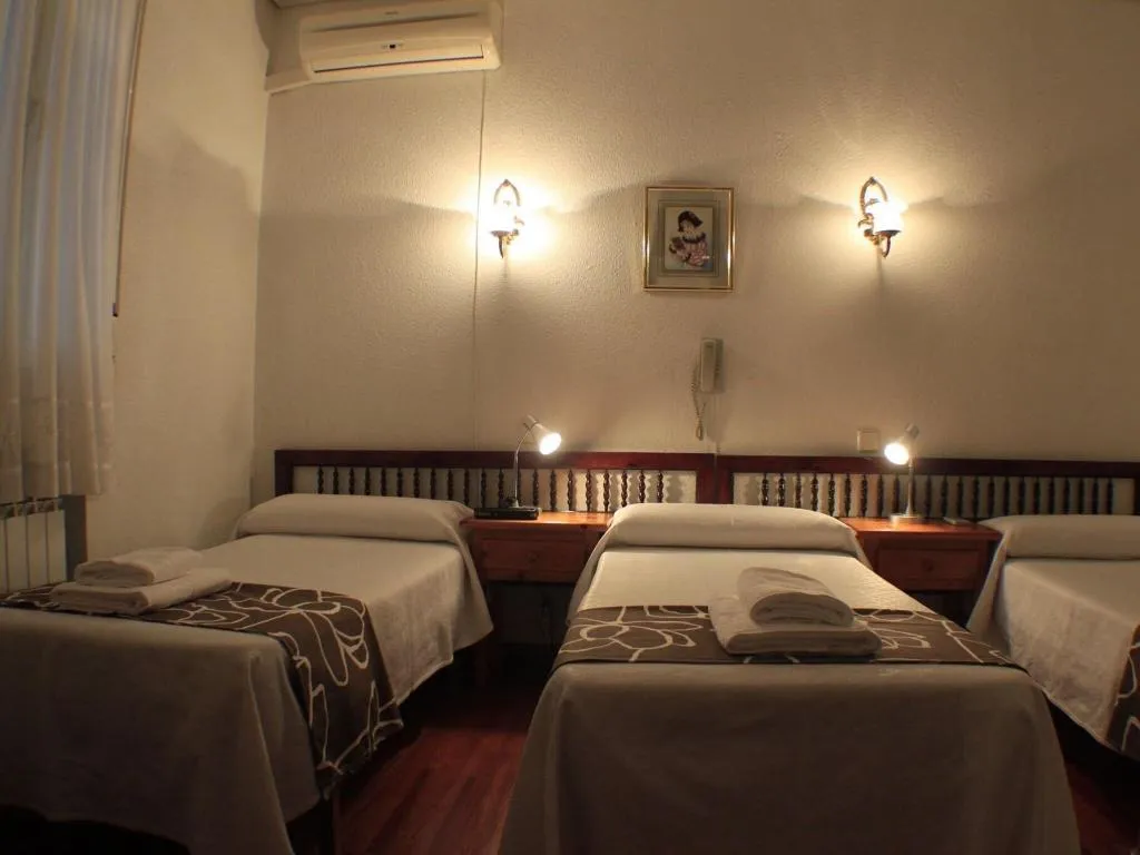 Room, Hostal Esmeralda, Madrid