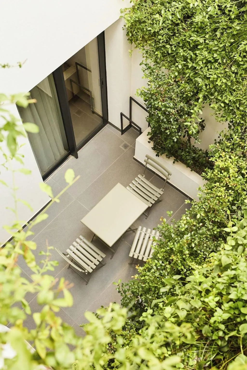 Room, Neoma, Athens