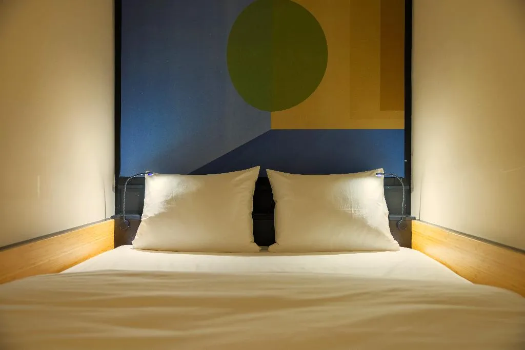 DOUBLE WITH DOUBLE BED Room, Poppies, Amsterdam