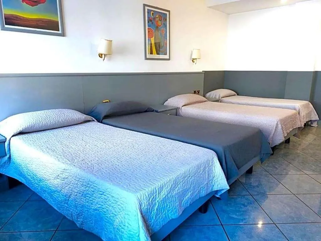 Room, Kebhotel, Milan