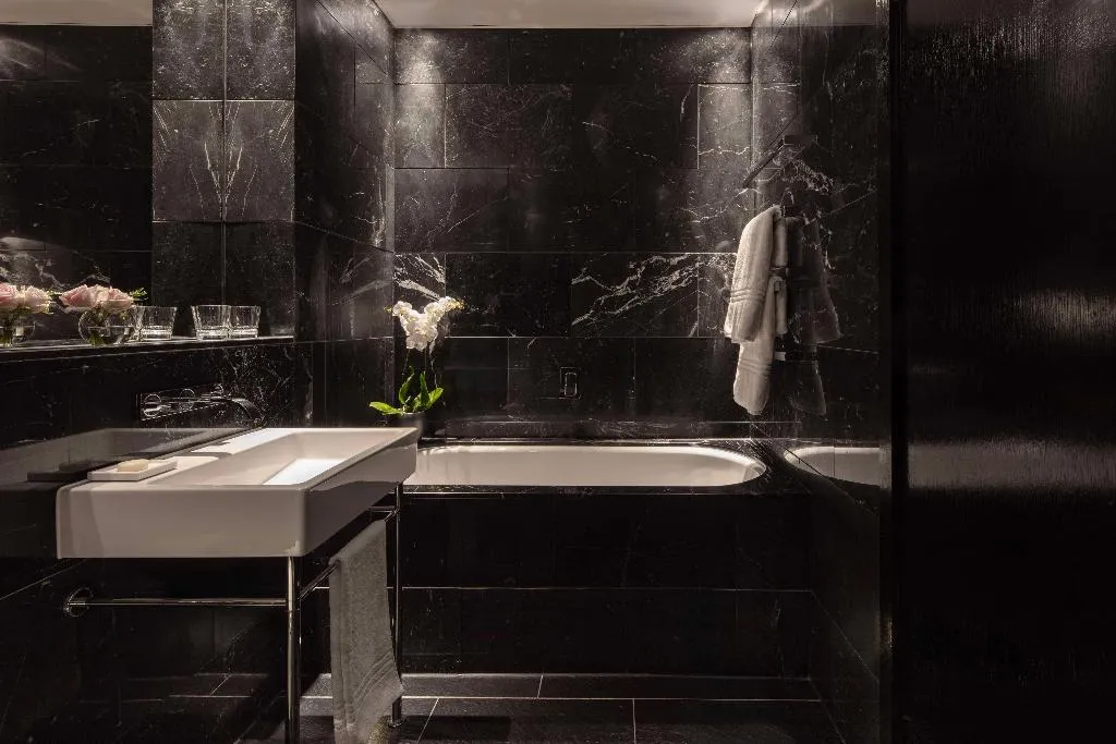 JUNIOR SUITE WITH VIEWS Room, Anantara The Marker Dublin, Dublin