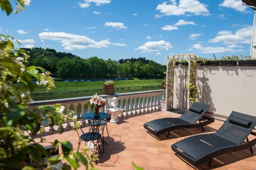 Terrace, Hotel Lungarno Vespucci 50, Florence