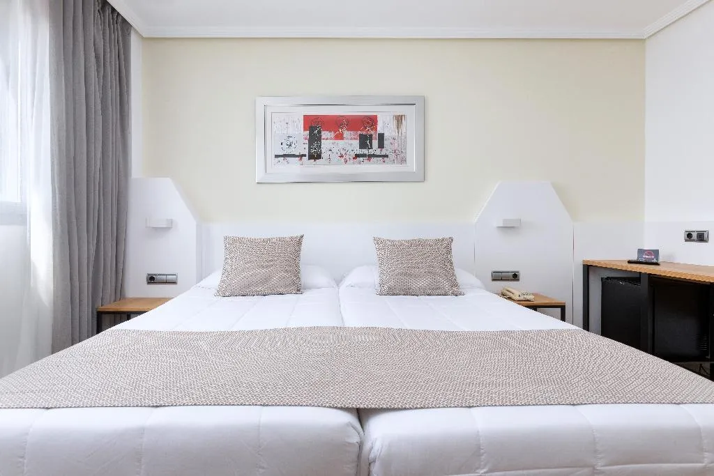 Double or Twin STANDARD Room, Alexandre Frontair Congress, Barcelona