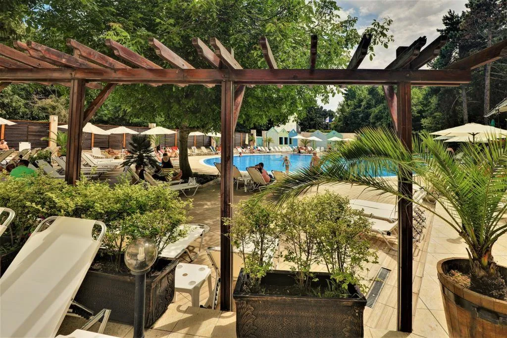 Pool, MiRaBelle, Varna