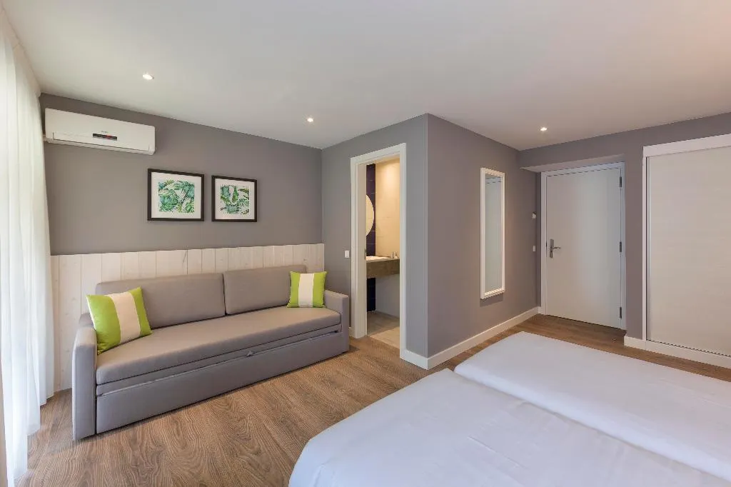 TWIN CAPACITY 2 Room, AP Adriana Beach Resort, Algarve