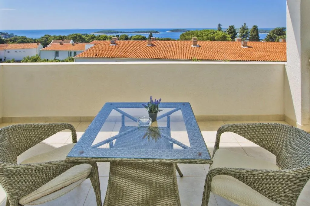 Terrace, Violeta Hvar, Split