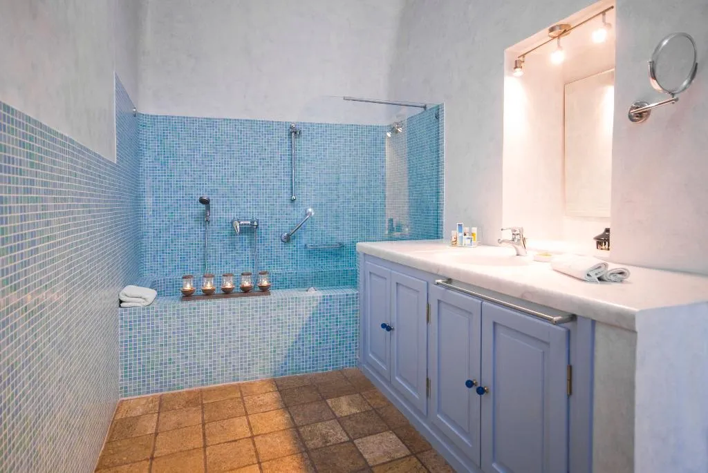 JUNIOR SUITE STANDARD Room, Pantelia Suites, Santorini