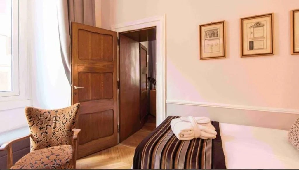 SINGLE CLASSIC Room, Bettoja Hotel Massimo d'Azeglio, Rome
