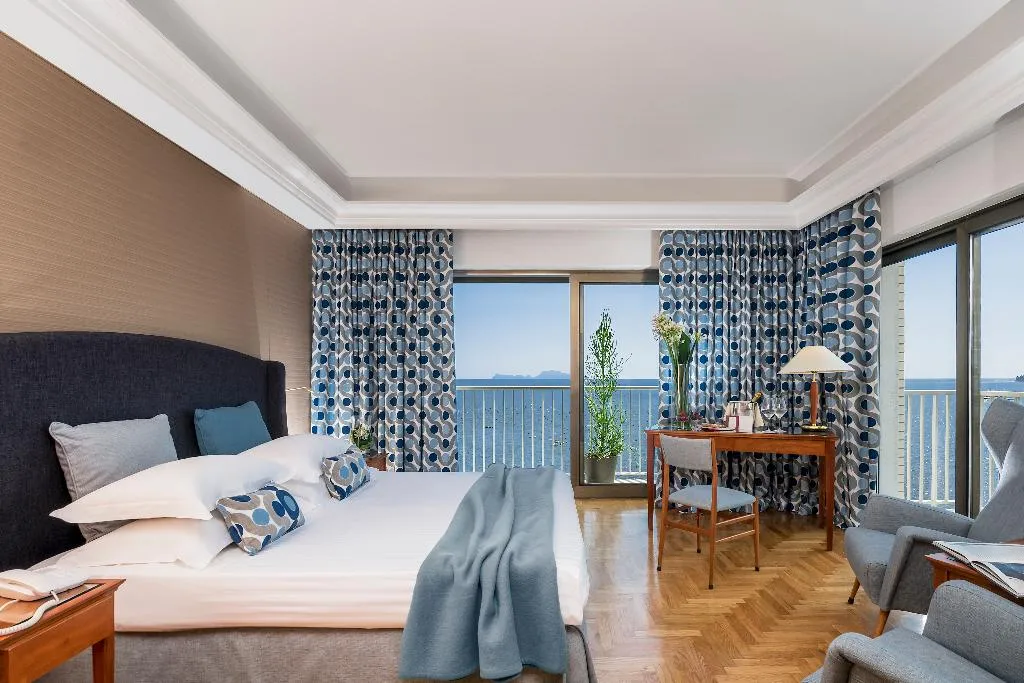 JUNIOR SUITE SEA VIEW Room, Royal Continental, Naples