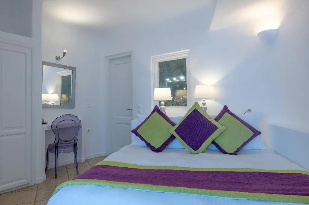 SUITE STANDARD Room, Above Blue Suites, Santorini