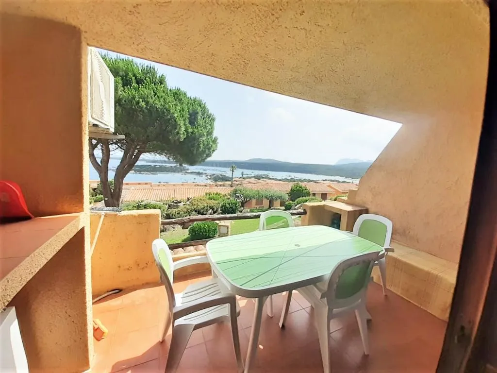 APARTMENT CAPACITY 6 TWO BEDROOMS Room, Villaggio Marineledda, Olbia