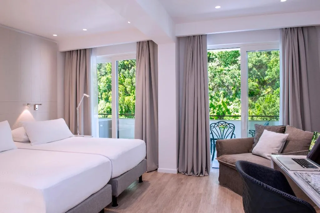 TRIPLE SUPERIOR Room, Hilton Sorrento Palace, Naples