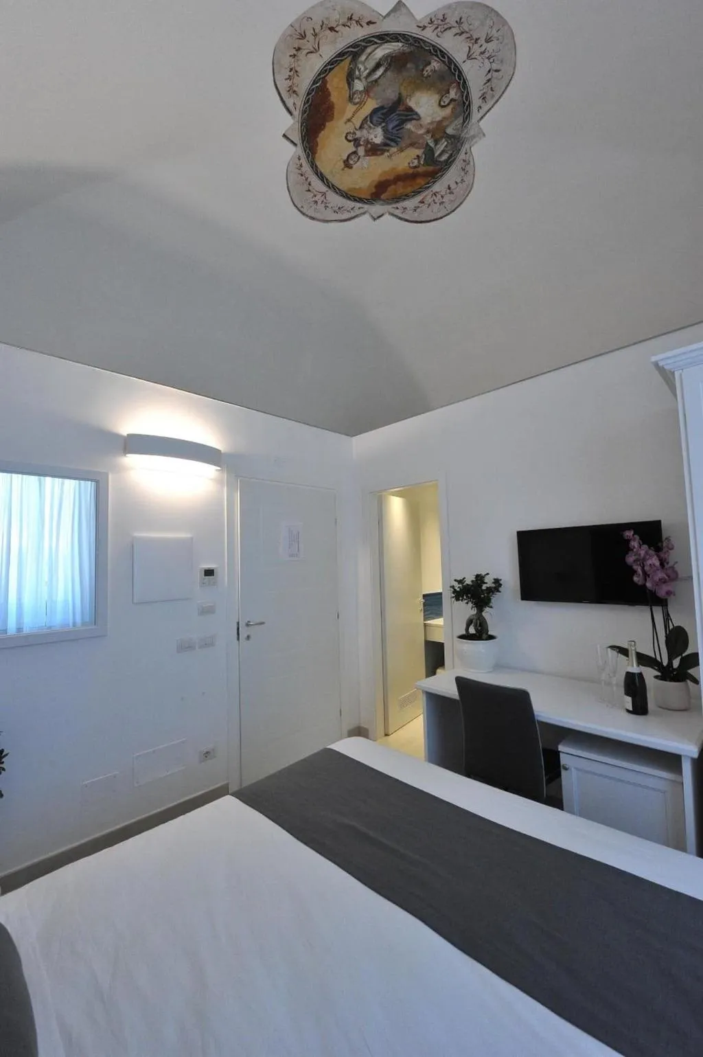 Room, SorrentoBay, Naples