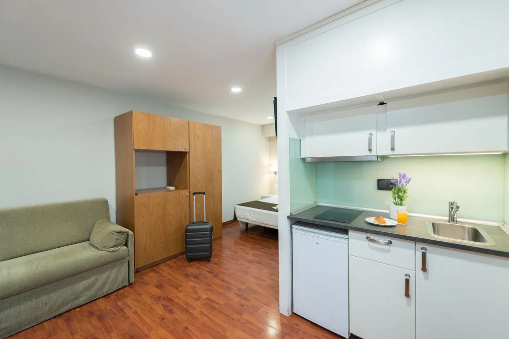 DOUBLE WITH KITCHENETTE Room, Senator Barcelona Apartments, Barcelona