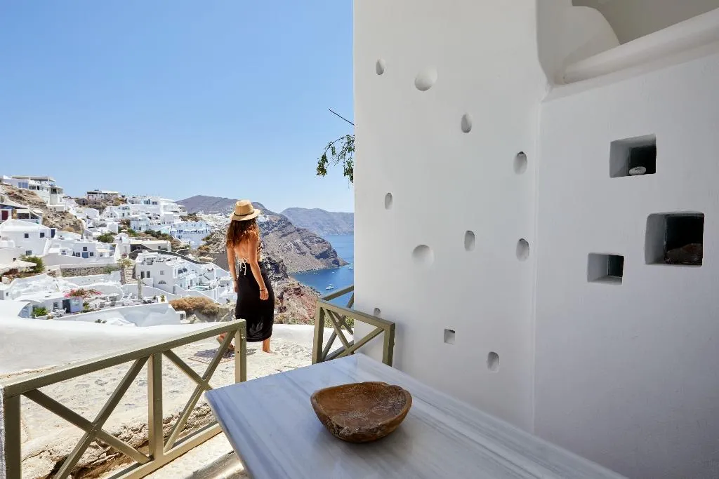 SUITE WITH JACUZZI Room, Rhenia'S Suites, Santorini