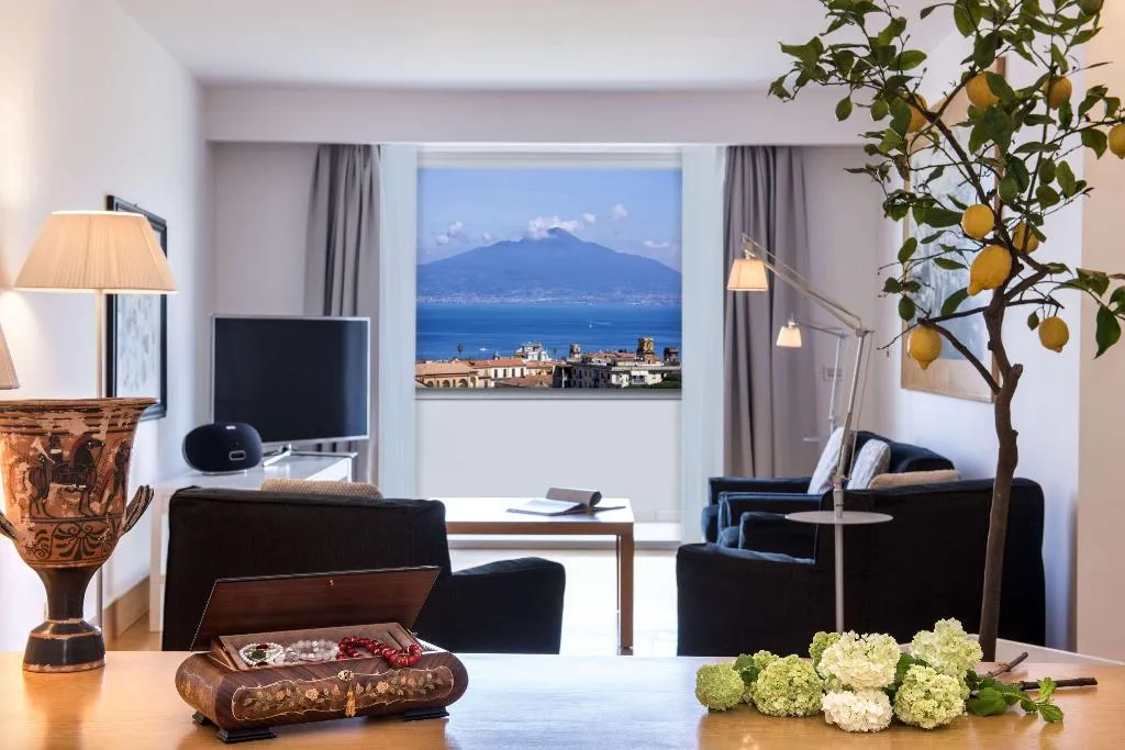 SUITE EXECUTIVE KING BED Room, Hilton Sorrento Palace, Naples