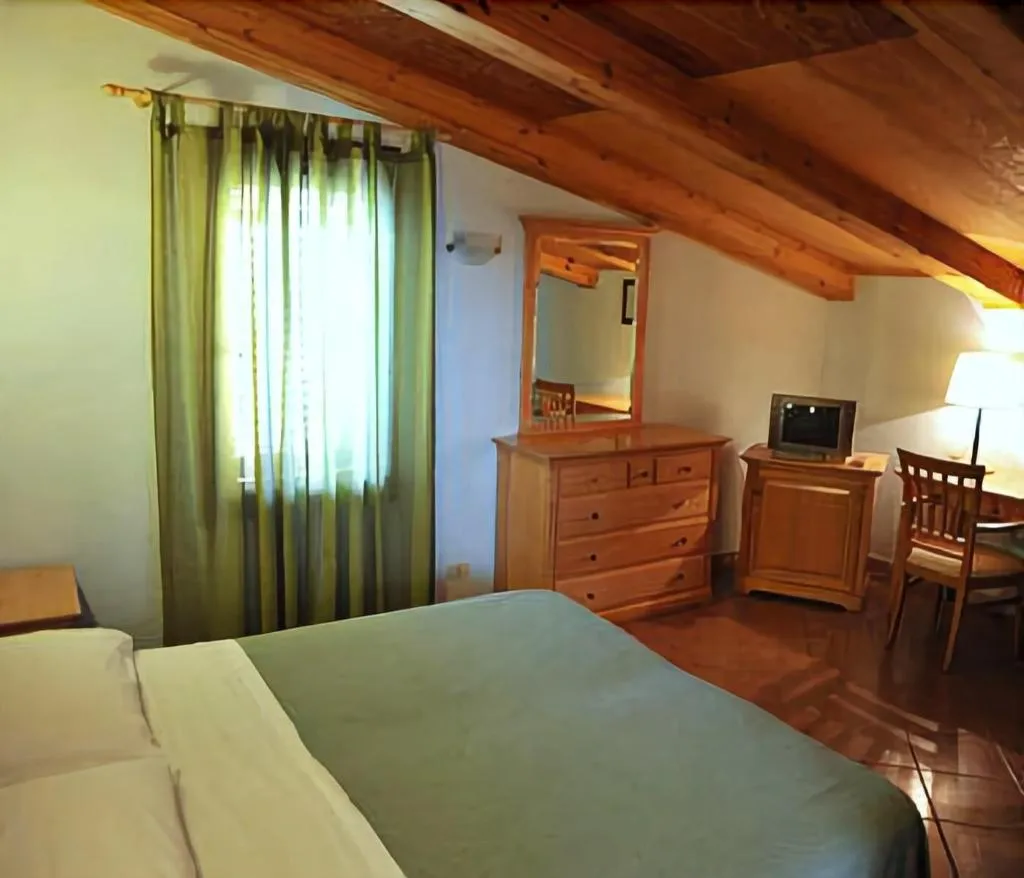 Room, L'Approdo, Naples