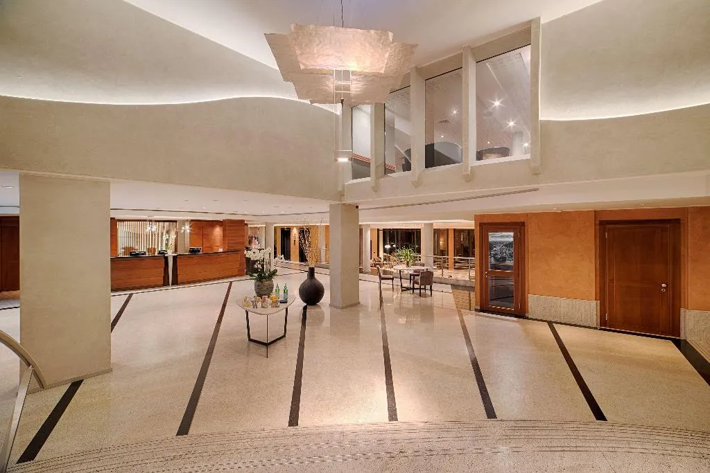 Lobby, NH Lecco Pontevecchio, Milan