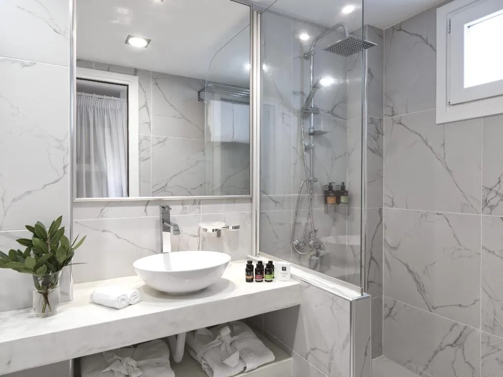 SUITE DELUXE WITH JACUZZI Room, Aressana Spa Hotel and Suites, Santorini