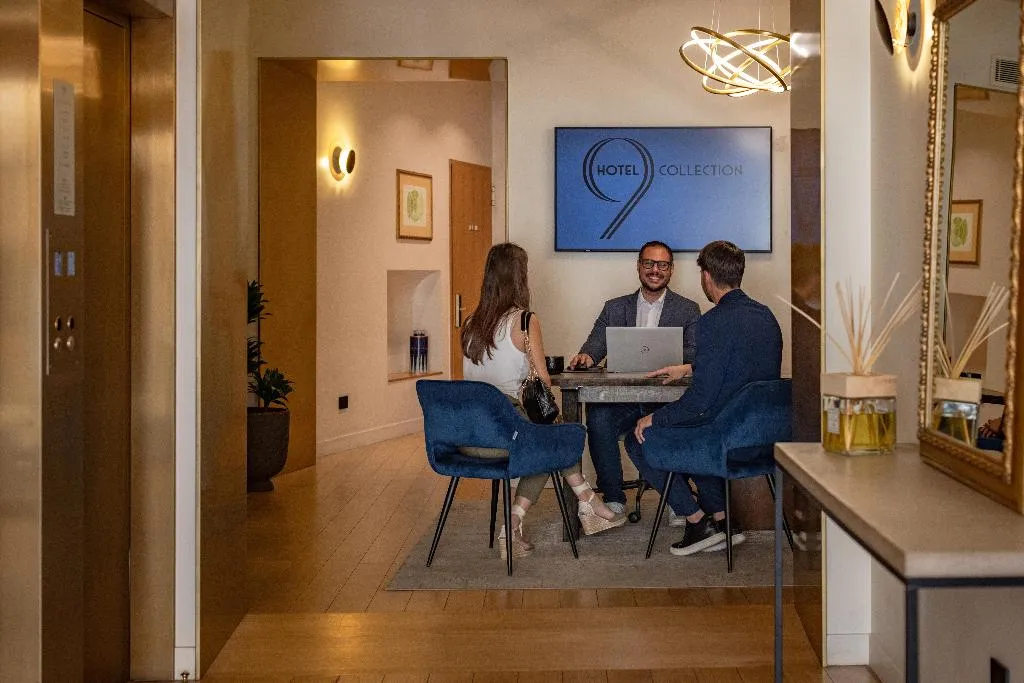 Lobby, 9 Hotel Cesari, Rome