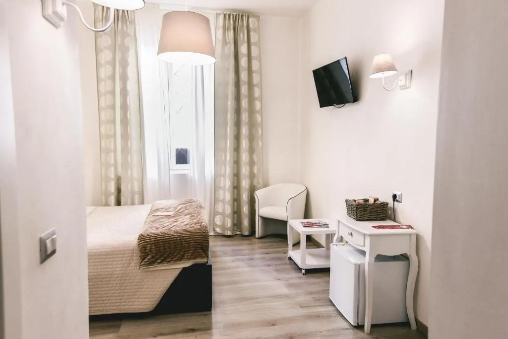 Room, Angolo Di Roma, Naples