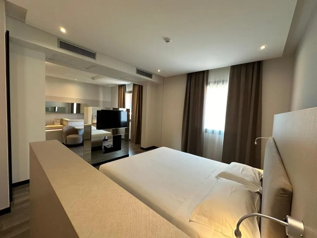 QUADRUPLE KING SIZE BED Room, Cruise, Milan