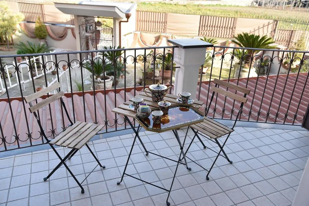 Room, B&B Le Cycas, Naples