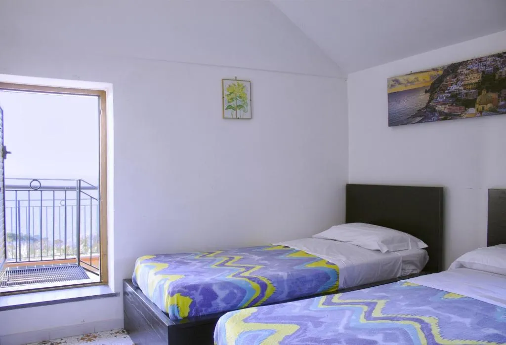 Room, Villa De Angelis, Naples