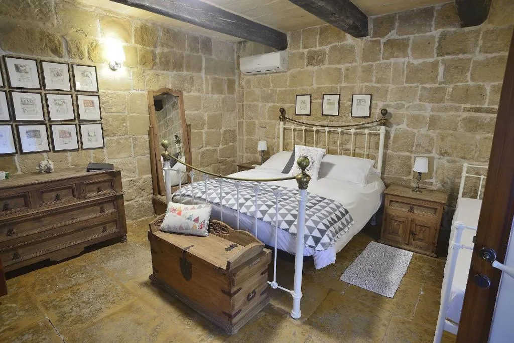 Room, The Burrow Guest House, Malta